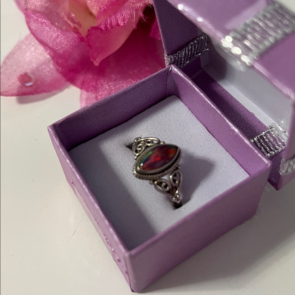 Ethiopian Fire 🔥 Opal Gem 💎 Marquise-cut with Filigree Details 925 Stamp Silver